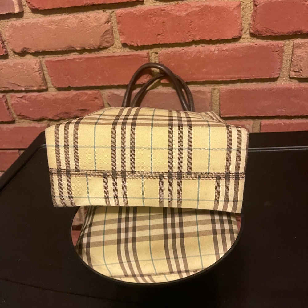 🔥Vintage 🔥mini 🔥Burberry 🔥multi 🔥color 🔥yellow block print. - Picture 8 of 10